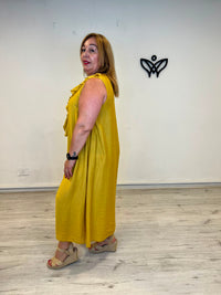 Vestido midi mostaza con escote pico y volante para mujer
