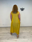 Vestido midi mostaza con escote pico y volante para mujer