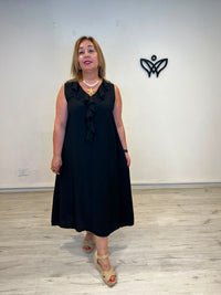 Vestido midi negro con escote pico y volante para mujer