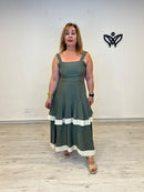 Vestido largo verde militar con detalle beige