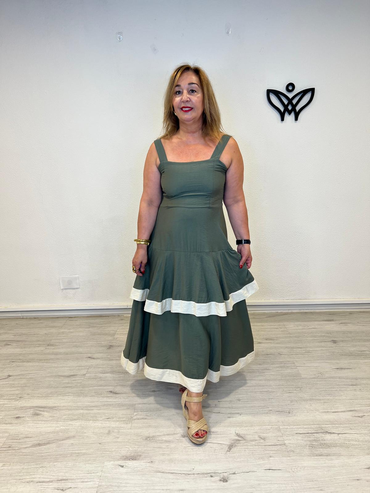 Vestido largo verde militar con detalle beige