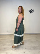 Vestido largo verde militar con detalle beige