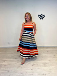 Vestido midi de rayas multicolor en tonos teja con bolsillos