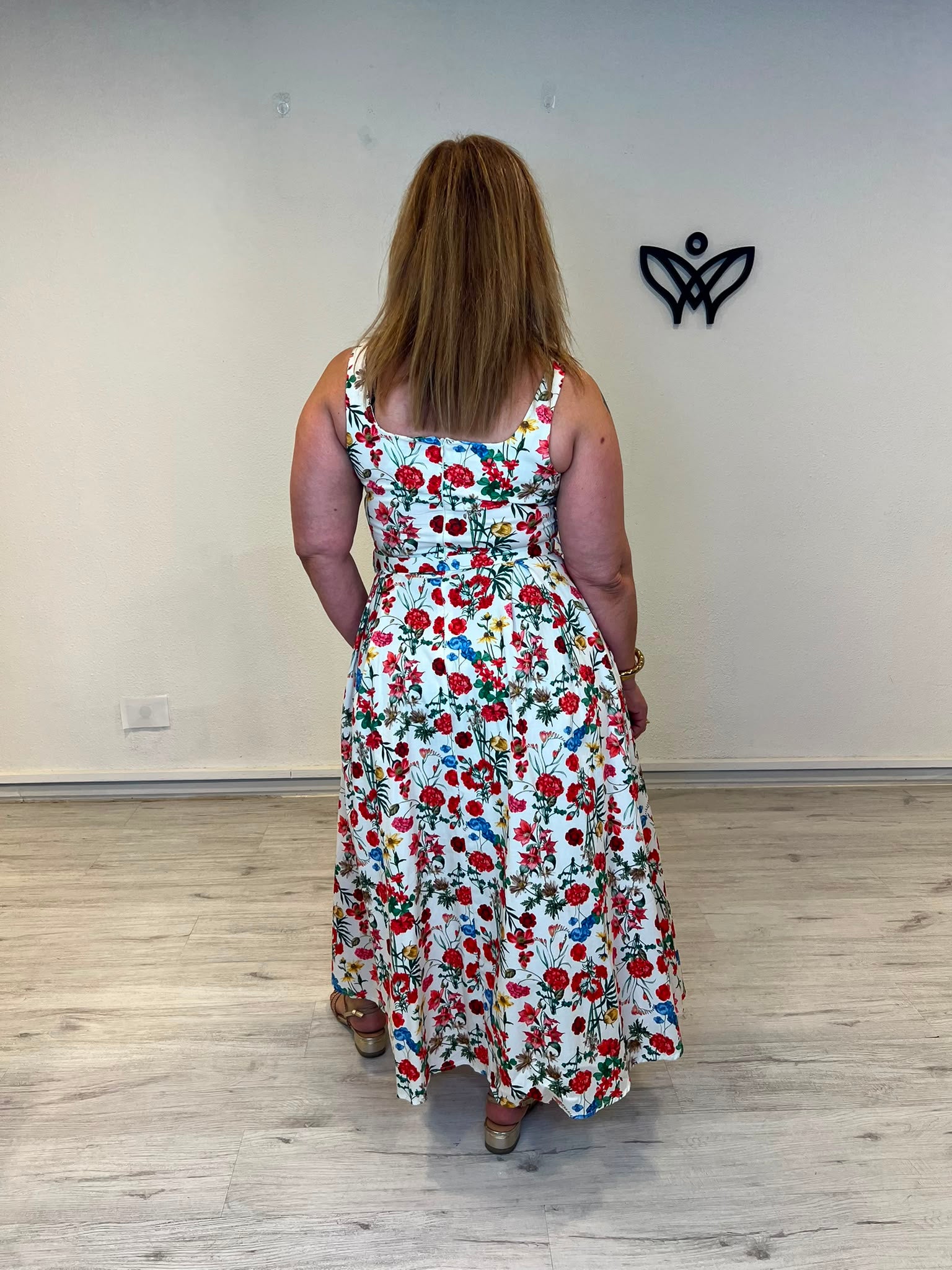 Vestido midi de algodón estampado de flores con bolsillos