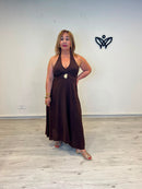Vestido midi halter marrón chocolate con detalle dorado