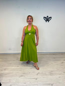 Vestido midi halter verde lima con detalle dorado