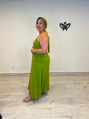 Vestido midi halter verde lima con detalle dorado