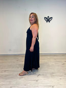 Vestido midi halter marrón chocolate con detalle dorado