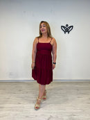Vestido corto de volantes burdeos con tirantes de bolitas
