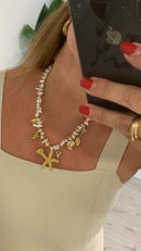 Collar marino blanco con abalorios dorados para mujer