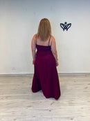 Vestido largo burdeos con abertura y espalda nido de abeja
