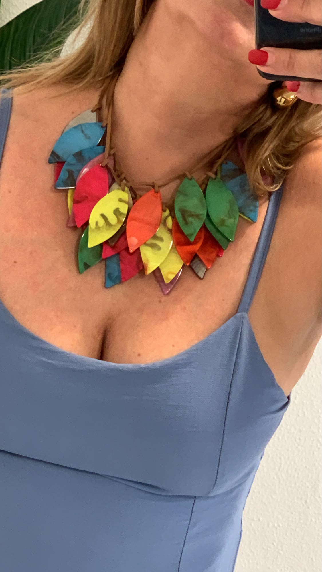 Collar multicolor de hojas efecto carey