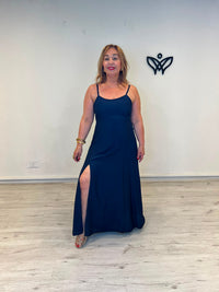 Vestido largo azul marino con abertura y espalda nido de abeja
