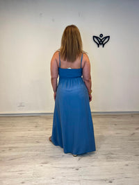 Vestido largo azul vaquero con abertura y espalda nido de abeja