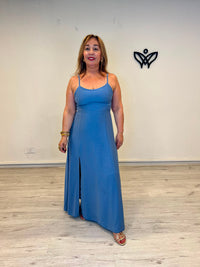 Vestido largo azul vaquero con abertura y espalda nido de abeja
