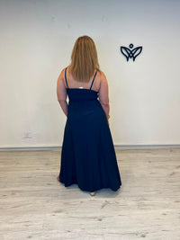 Vestido largo azul marino con abertura y espalda nido de abeja