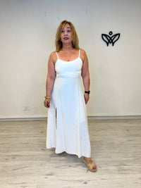 Vestido largo blanco con abertura efecto lino