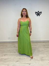Vestido largo verde lima con abertura tejido efeto lino