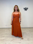Vestido largo color teja con abertura tejido efecto lino