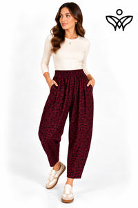 Pantalón balloon animal print burdeos con cintura elástica y bolsillos