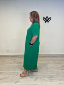 Vestido oversize verde con escote en pico