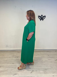 Vestido oversize verde con escote en pico