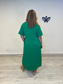 Vestido oversize verde con escote en pico