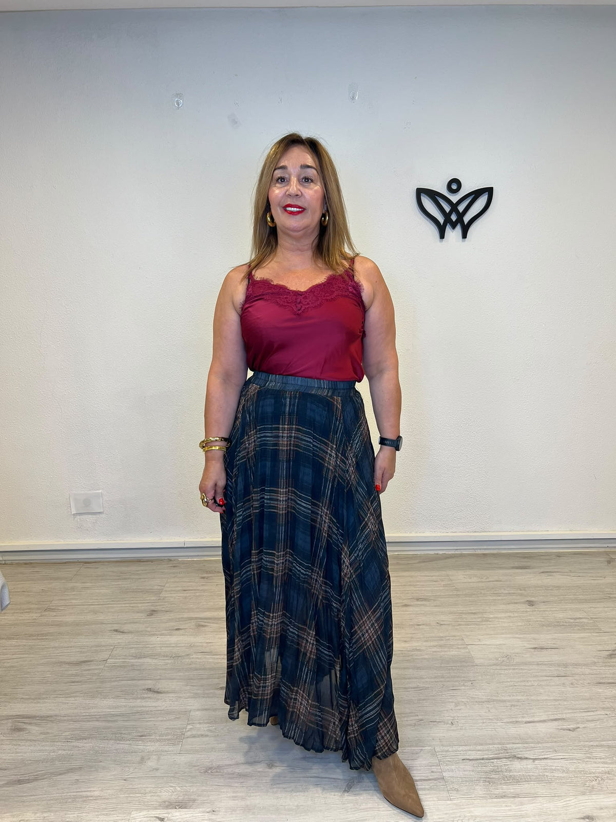 Falda larga de cuadros azul marino con cintura elástica