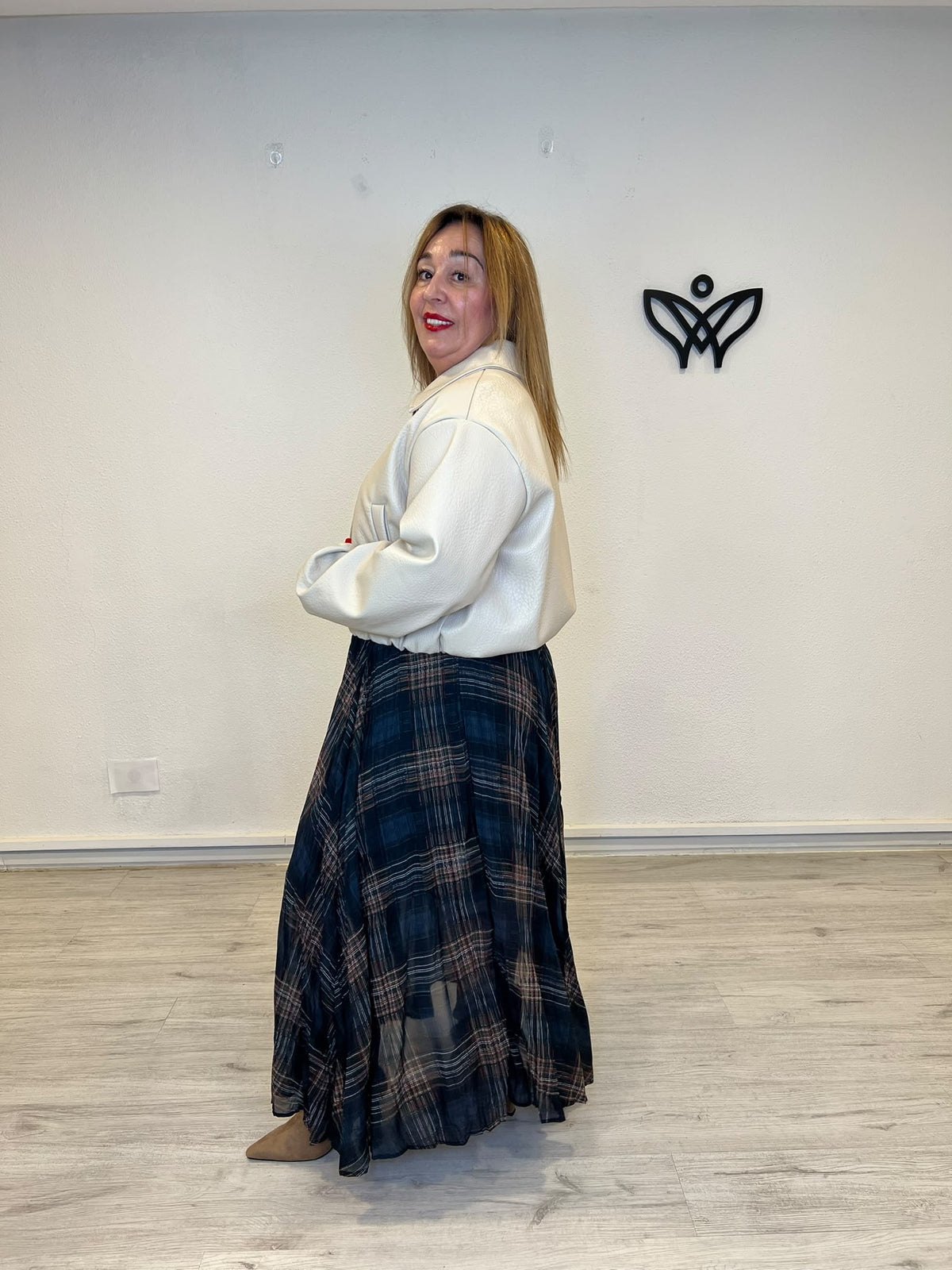 Cazadora bomber beige de polipiel con cremallera