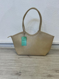 Bolso beige de polipiel trenzada con asas largas