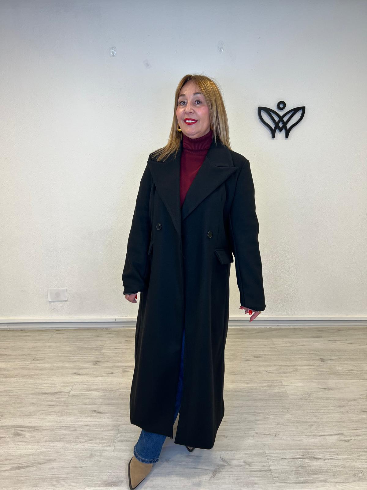 Abrigo de paño largo con solapas corte clásico forrado negro