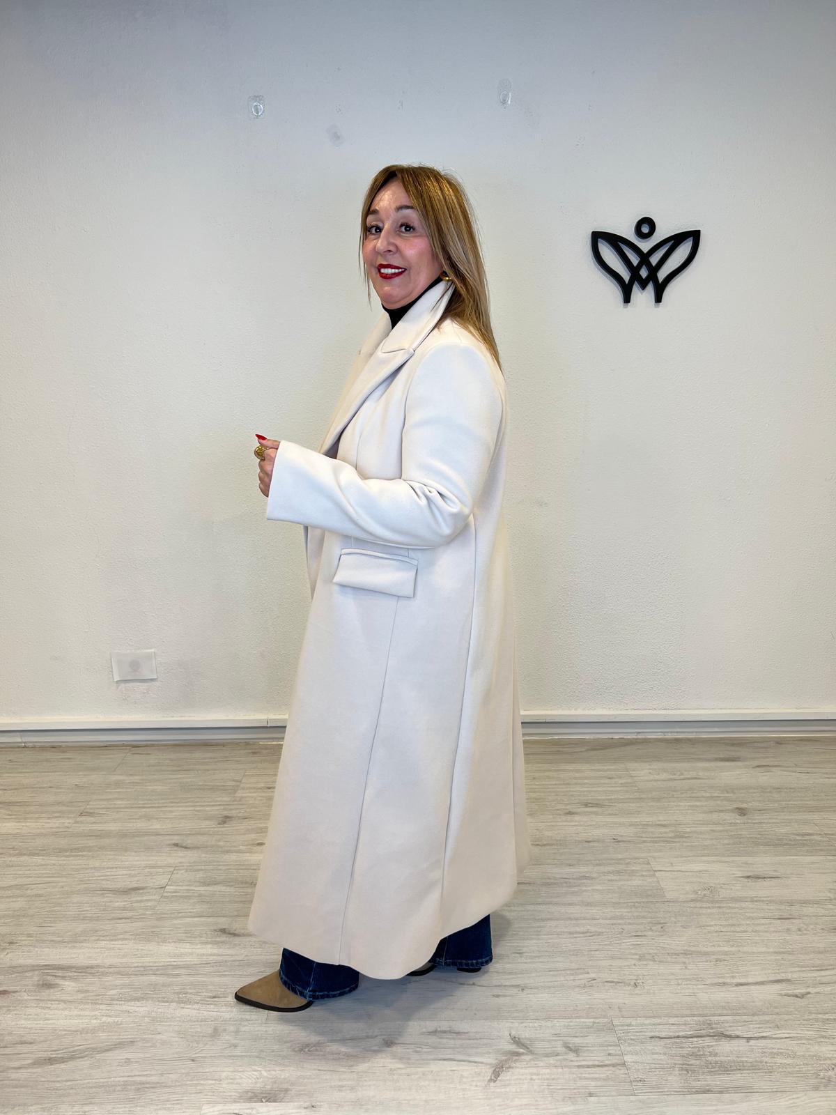 Abrigo de paño largo con solapas corte clásico forrado beis