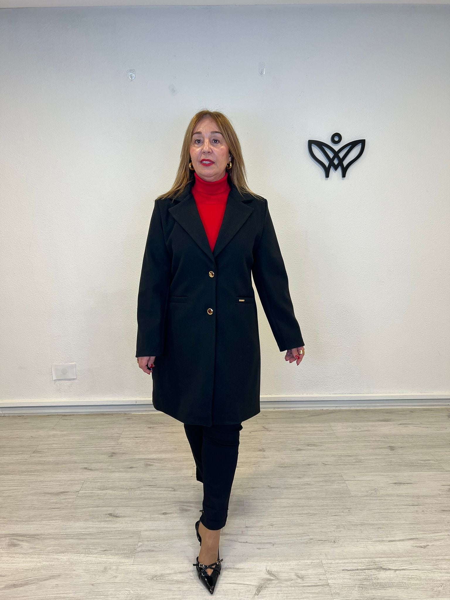 Abrigo corto midi de paño con solapas clásico negro