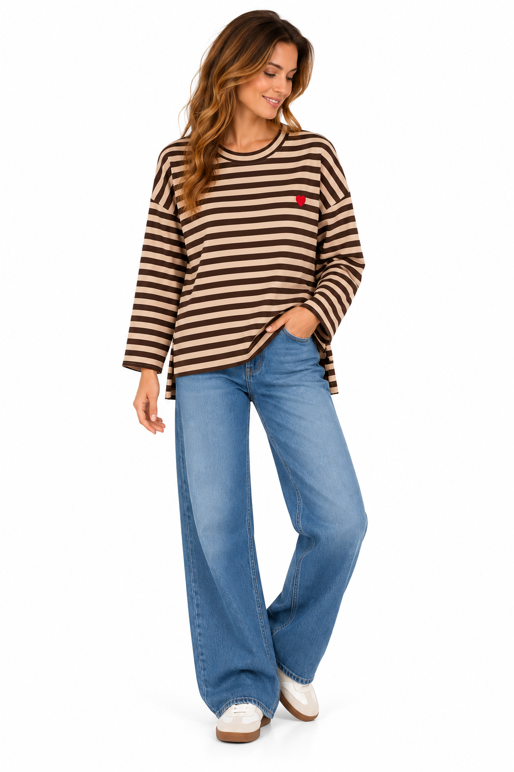 Sudadera de mujer a rayas beige y marrón chocolate con corazón rojo