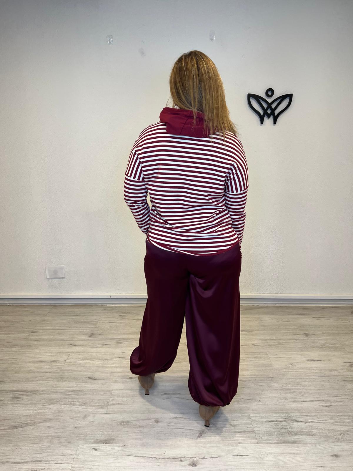 Sudadera de rayas burdeos y beige con capucha y cordones