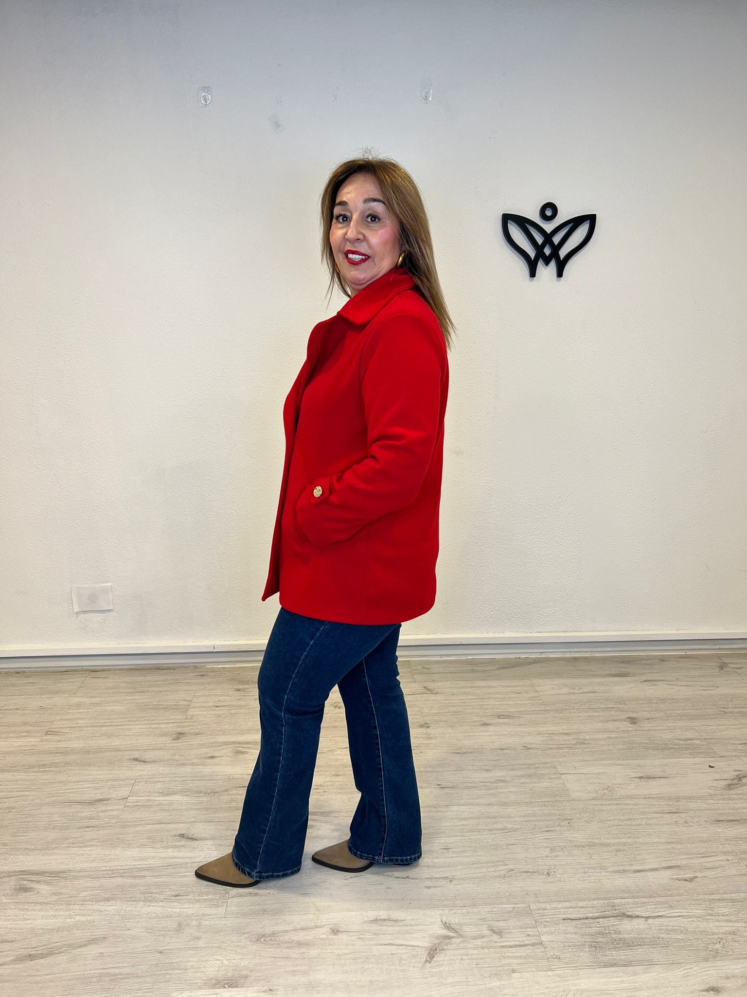 Abrigo chaquetón corto de paño forrado solapas rojo