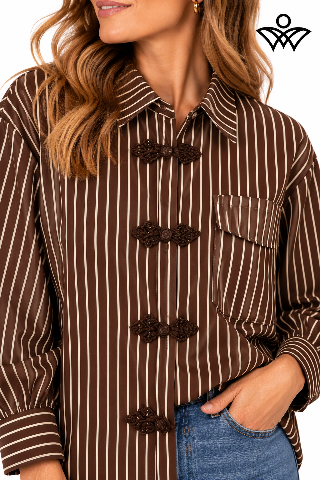 Camisa marrón chocolate y beige de mujer con rayas y botones con detalles