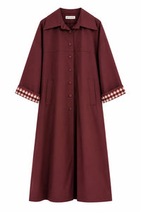 Trench gabardina oversize burdeos con detalle de cuadros