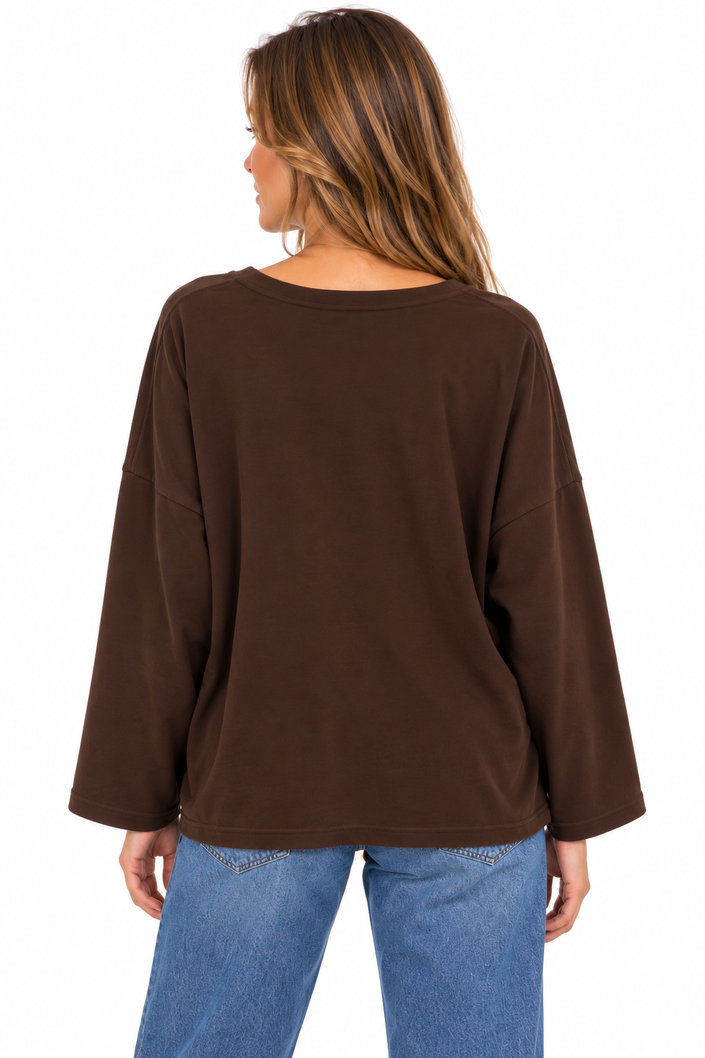Sudadera marrón chocolate de mujer de algodón con cuello pico y bolsillo con tachuelas plateadas