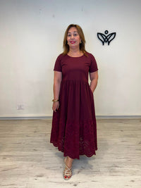 Vestido algodón burdeos con bordado inglés y bolsillos