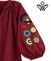 Camisa burdeos con manga abullonada y bordados florales