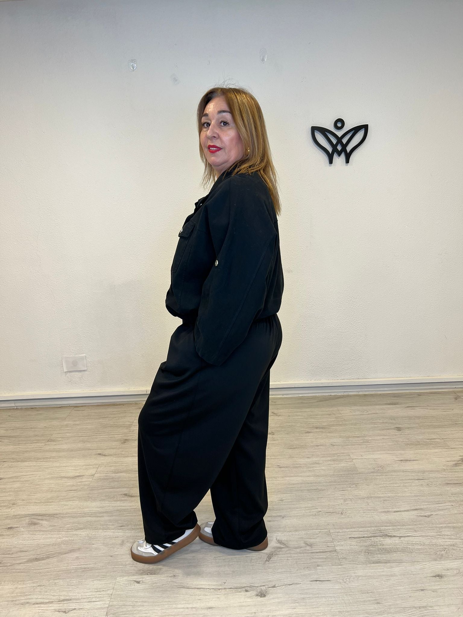 Cazadora vaquera negra estilo bomber