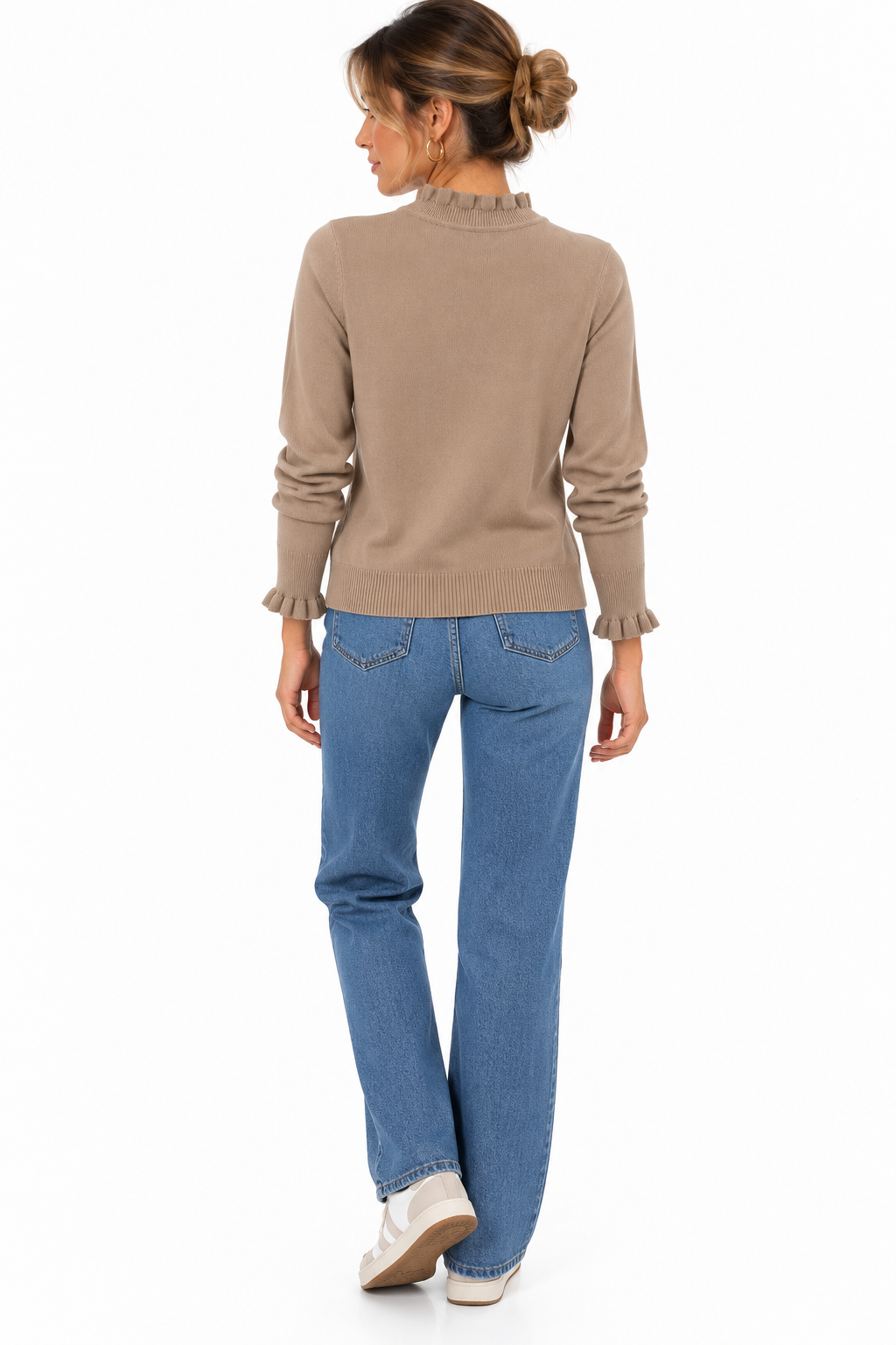 Jersey beige de mujer con volantes en cuello y puños