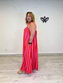 Vestido largo de rayas rosa y naranja con espalda de lazo
