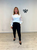 Pantalón negro elástico de tiro medio