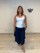 Top lencero satinado blanco con encaje y asas regulables