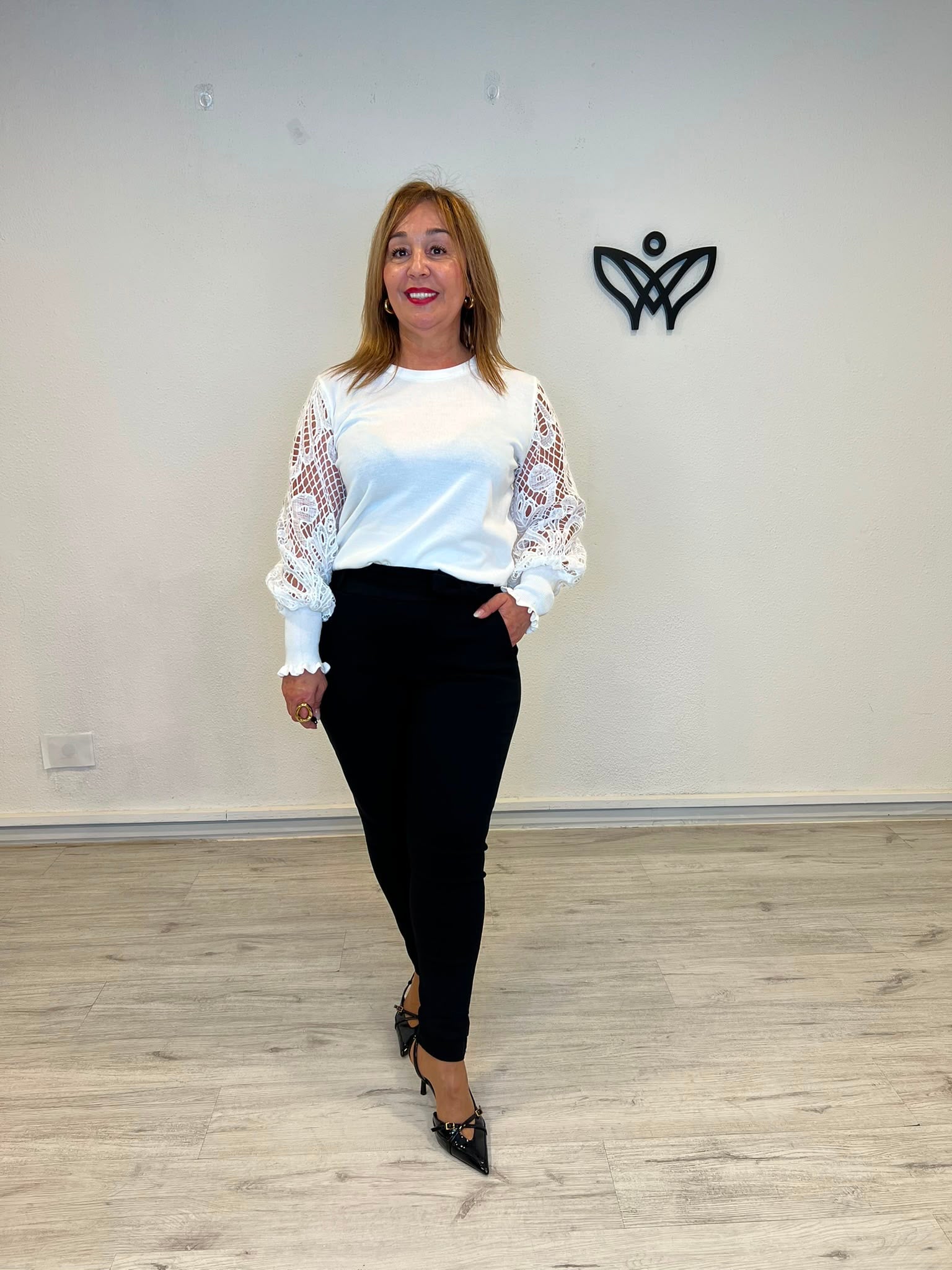 Pantalón negro elástico de tiro medio
