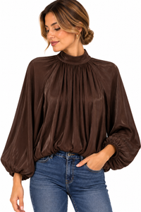 Blusa satinada marrón chocolate de cuello perkins y manga abullonada