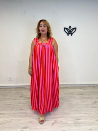 Vestido largo de rayas rosa y naranja con espalda de lazo
