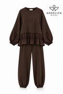 Conjunto de mujer marrón chocolate de algodón con sudadera de volante y pantalón jogger
